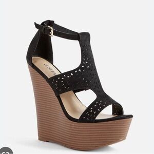 EUC - JUST FAB Sheree Wedge Black 5.5